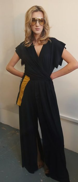 49ca1b_4d0826e74d834268977c2845ba80ac3amv2.jpg Wrap blouse worn with the Palazzo trousers.